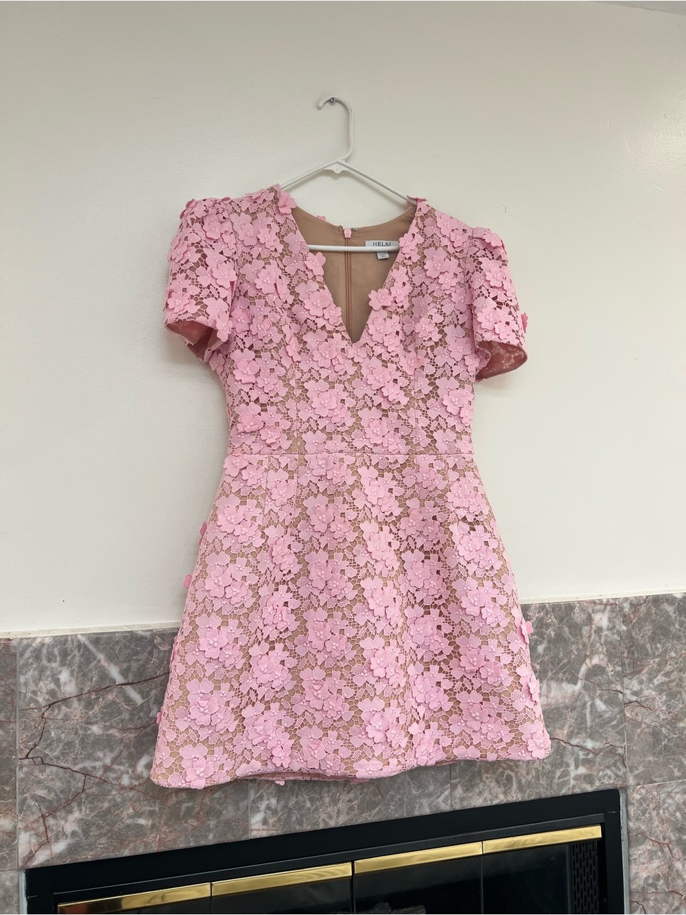 HELSI Kelly V-Neck Lace Short Sleeve Floral Mini Dress in Pink Size Large NWOT